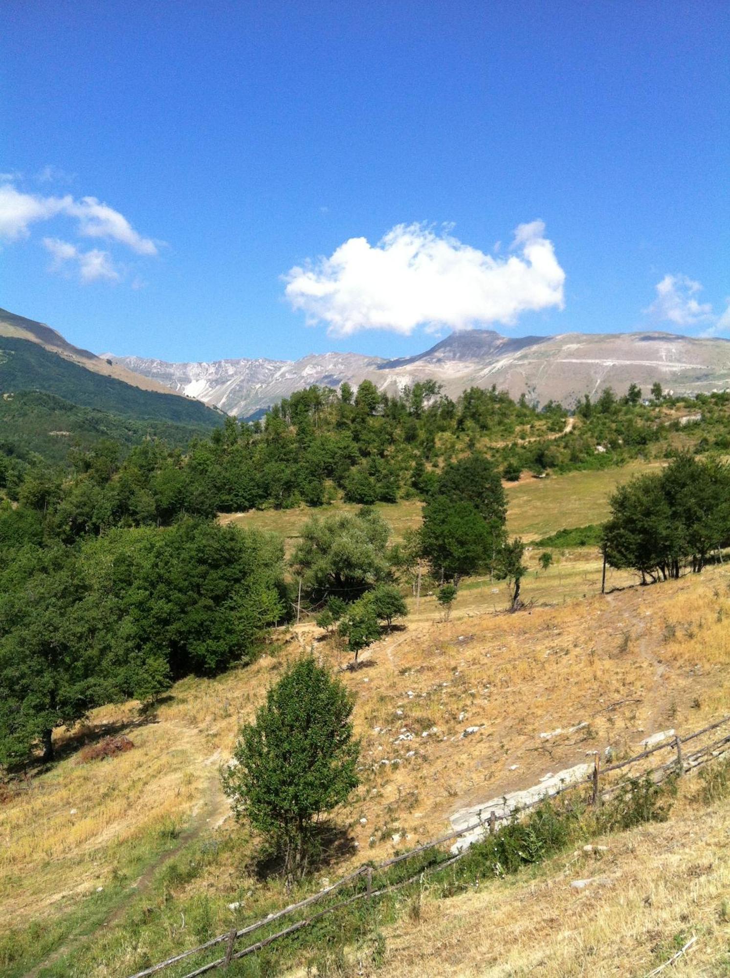 モンテモーナコ La Cittadella Dei Monti Sibilliniゲストハウス エクステリア 写真